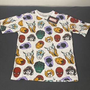 MWT Marvel all over print short sleeve character tee